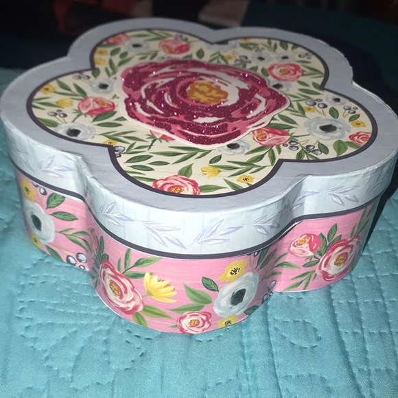 NWT SOCKS IN A BOX - Picture 7 of 8